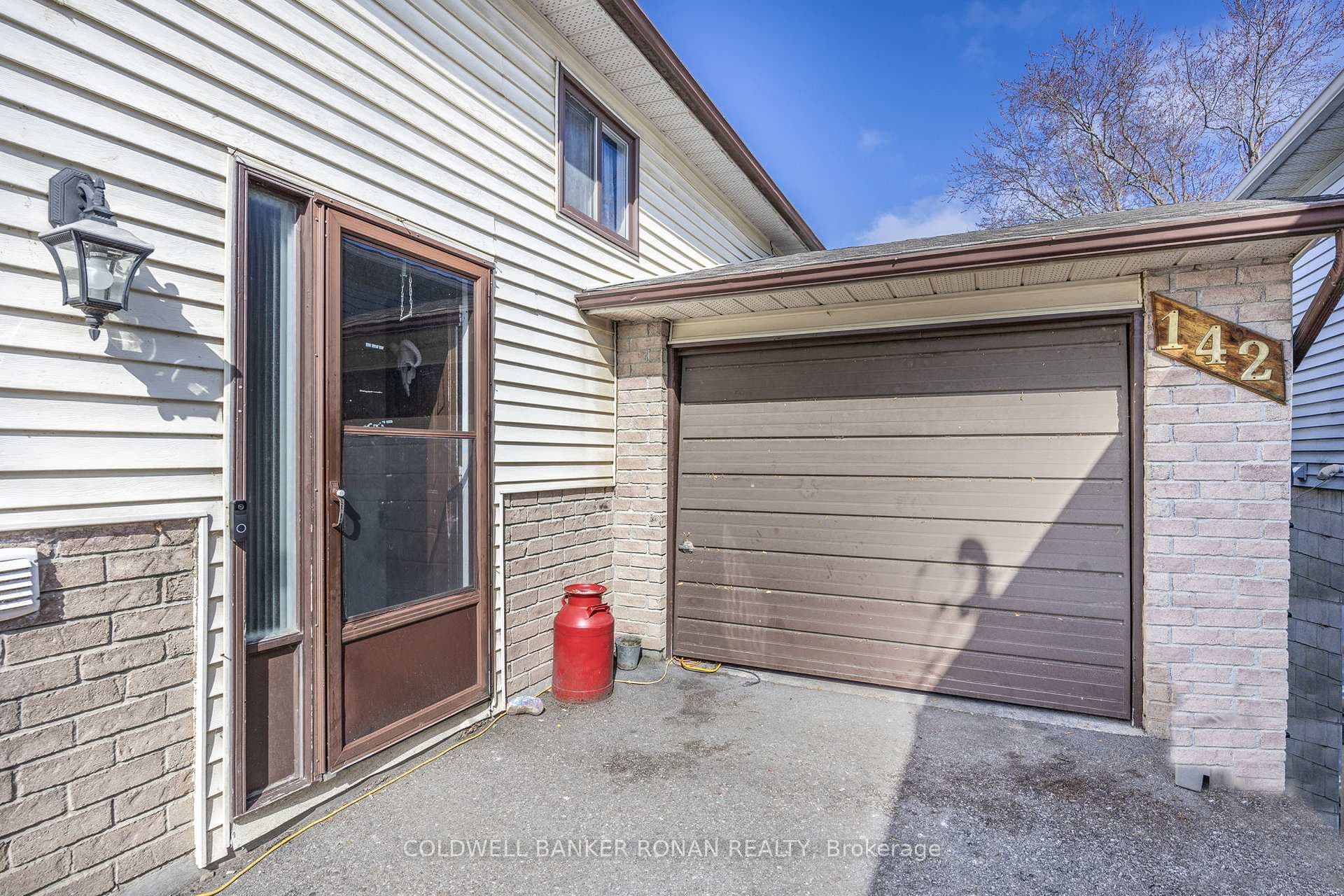 142 Queen Street photo 4