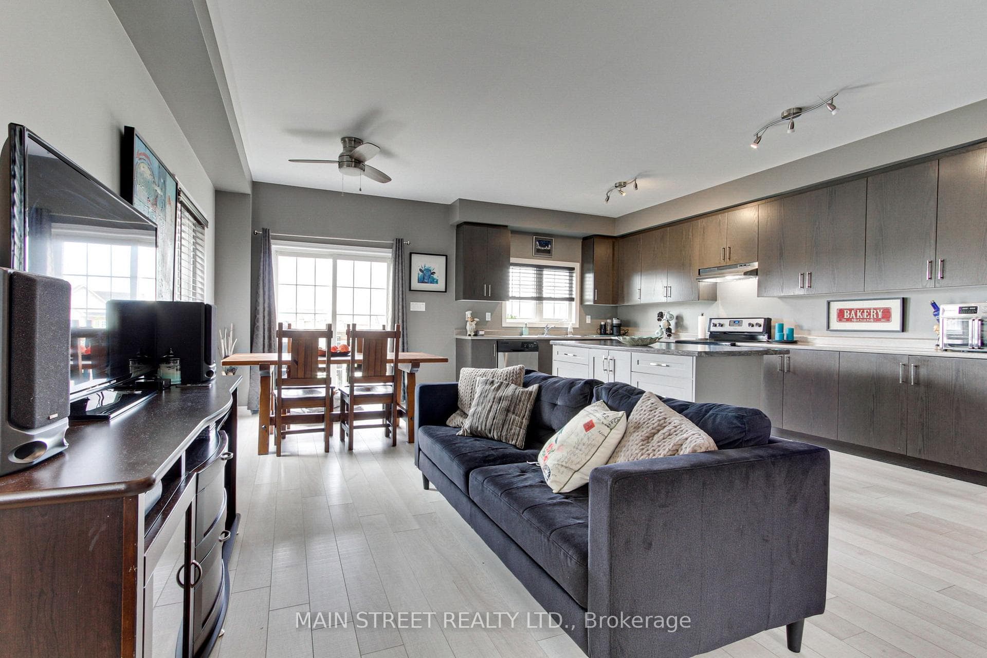 88 Matthewson Avenue photo 9