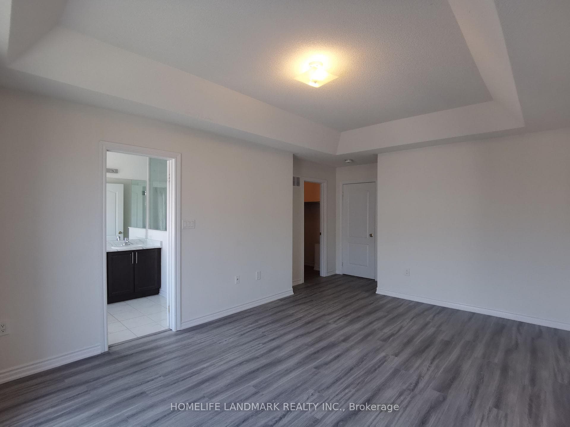 22 Farooq Boulevard photo 31