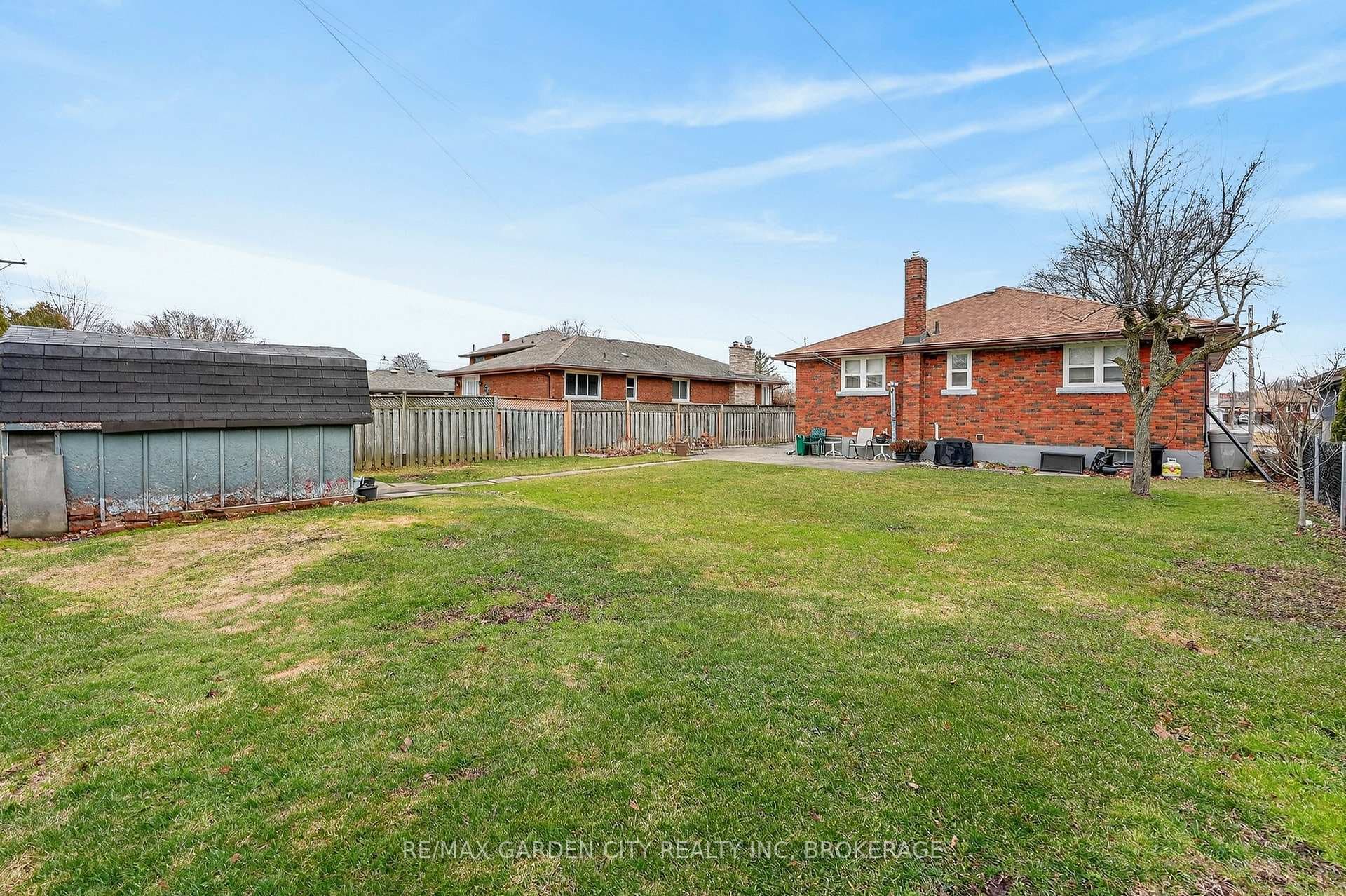98 GOLDEN Boulevard photo 36