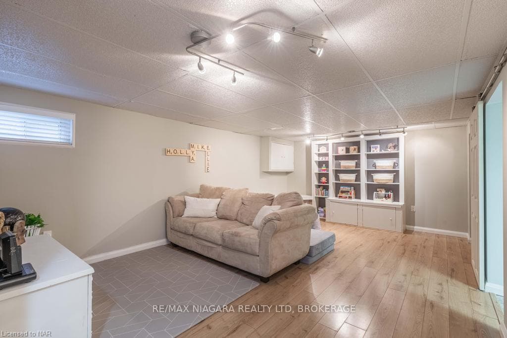 9 SHELDONBURY Court photo 28