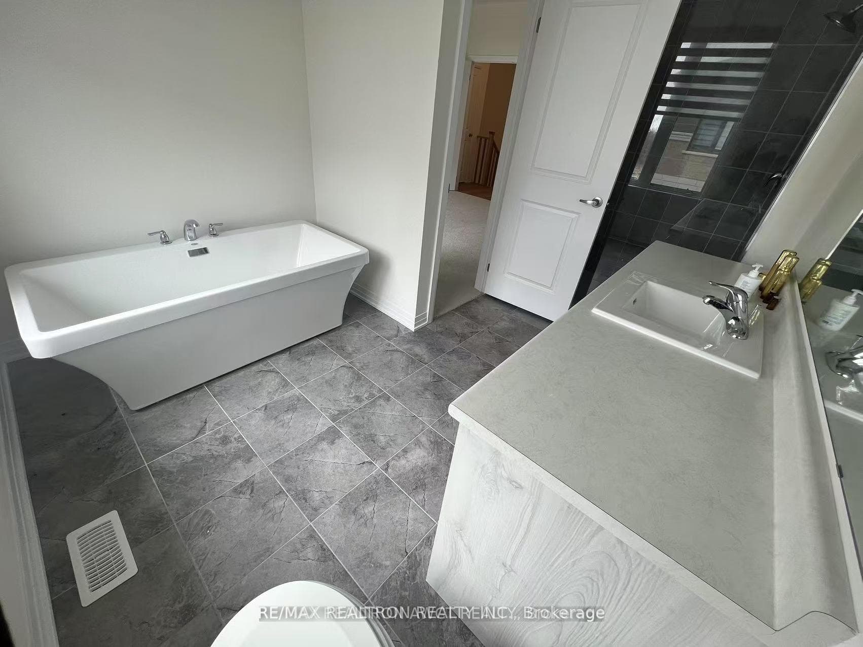 11405 LESLIE Street photo 13