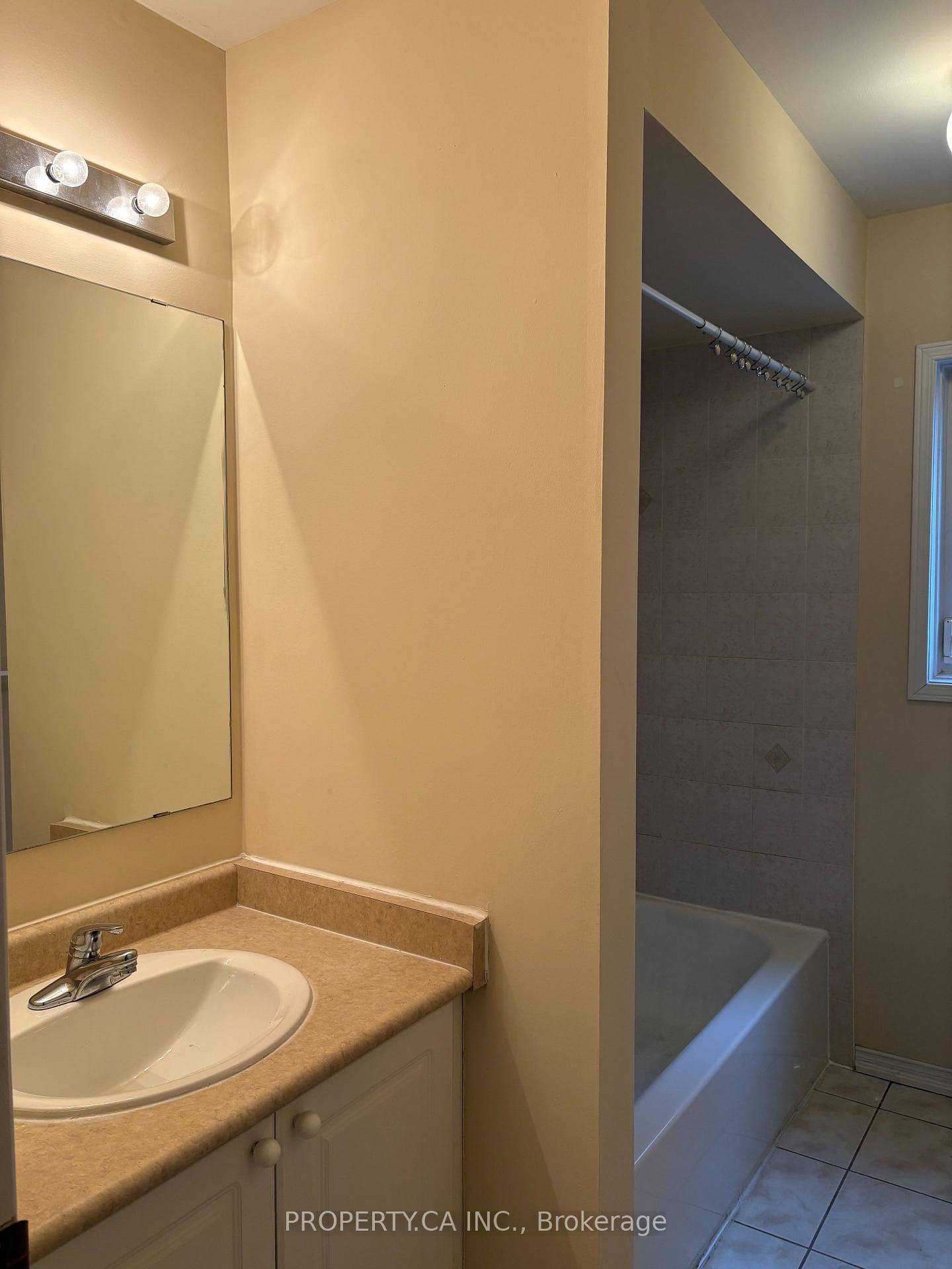 87 Norland Circle photo 10