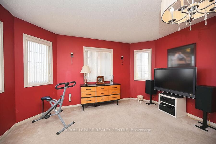 3 Lake Louise Drive photo 18