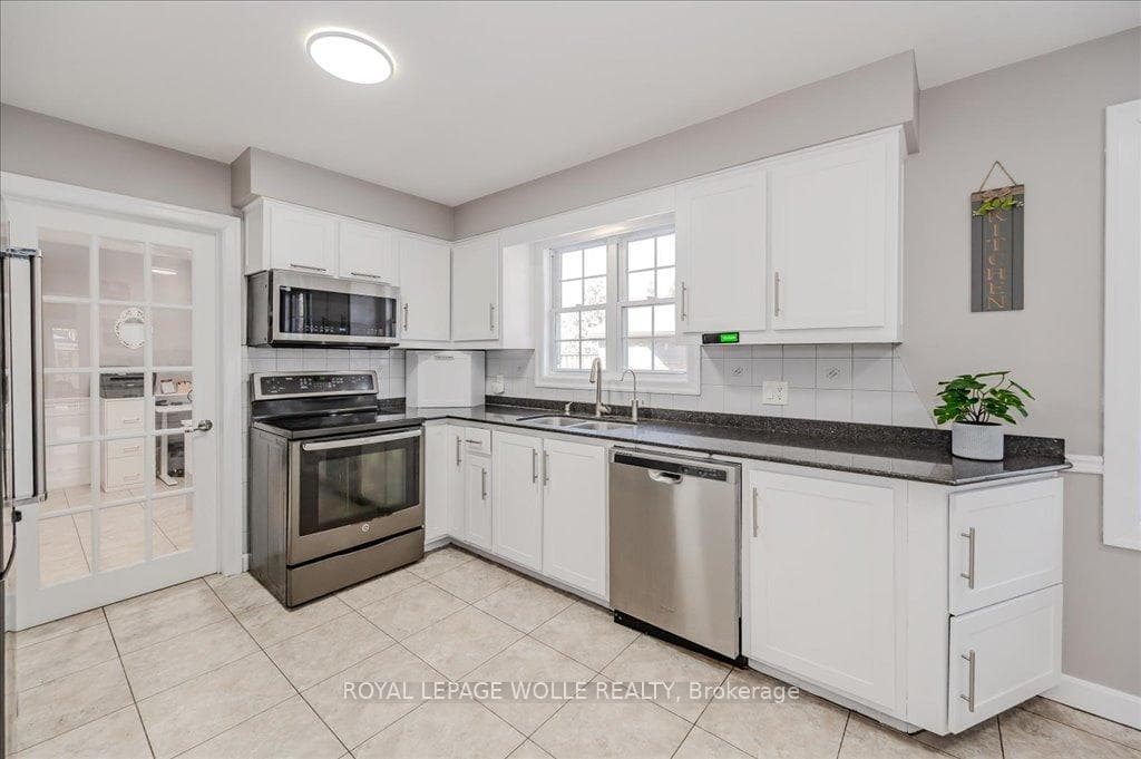 414 Warrington Drive photo 9