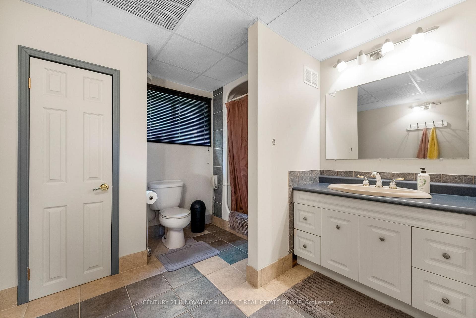 594 Herbert Street photo 22