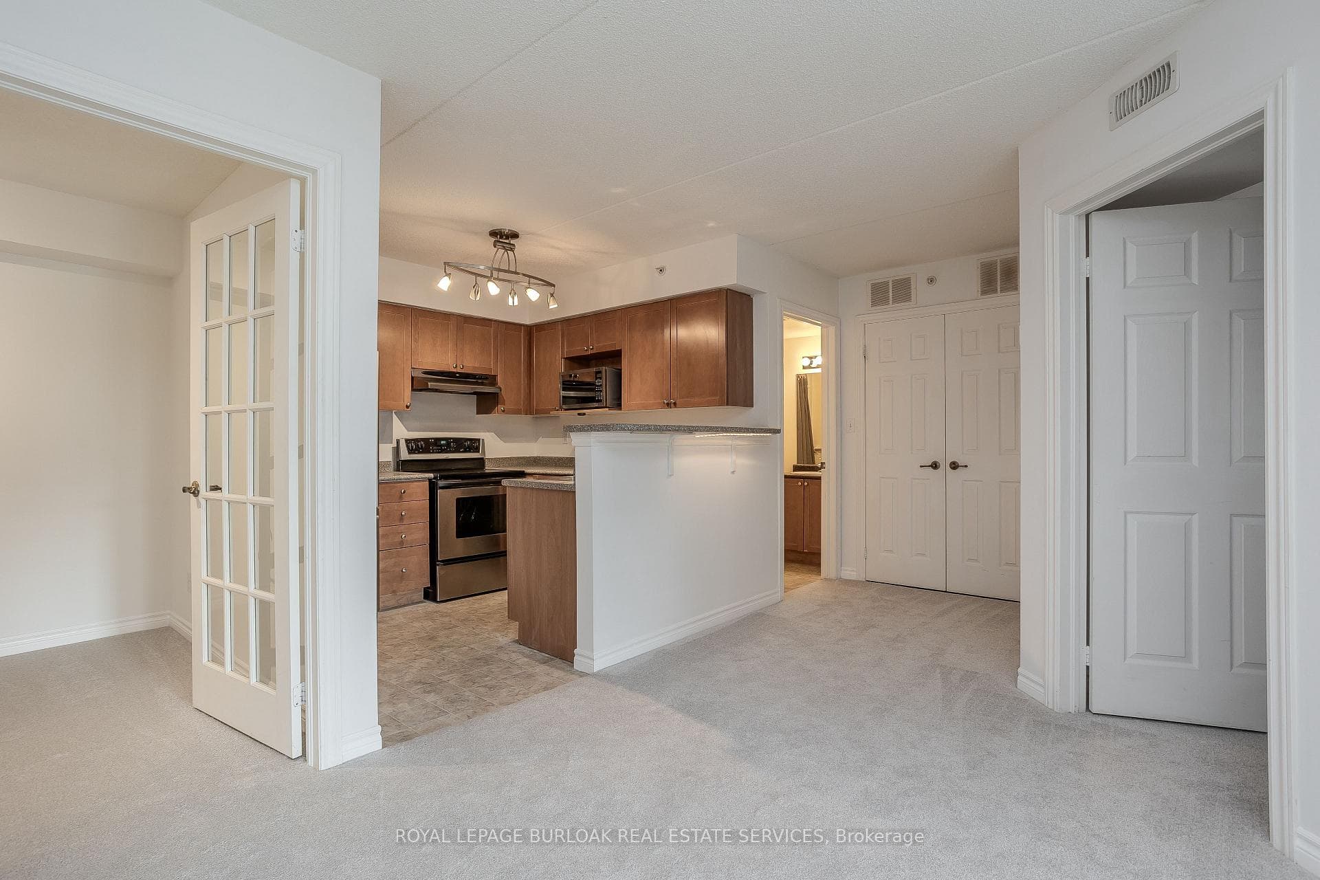 2075 Appleby Line Unit 106 photo 8