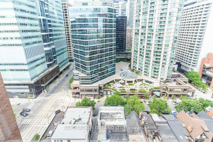 633 Bay Street Unit 2021 photo 14
