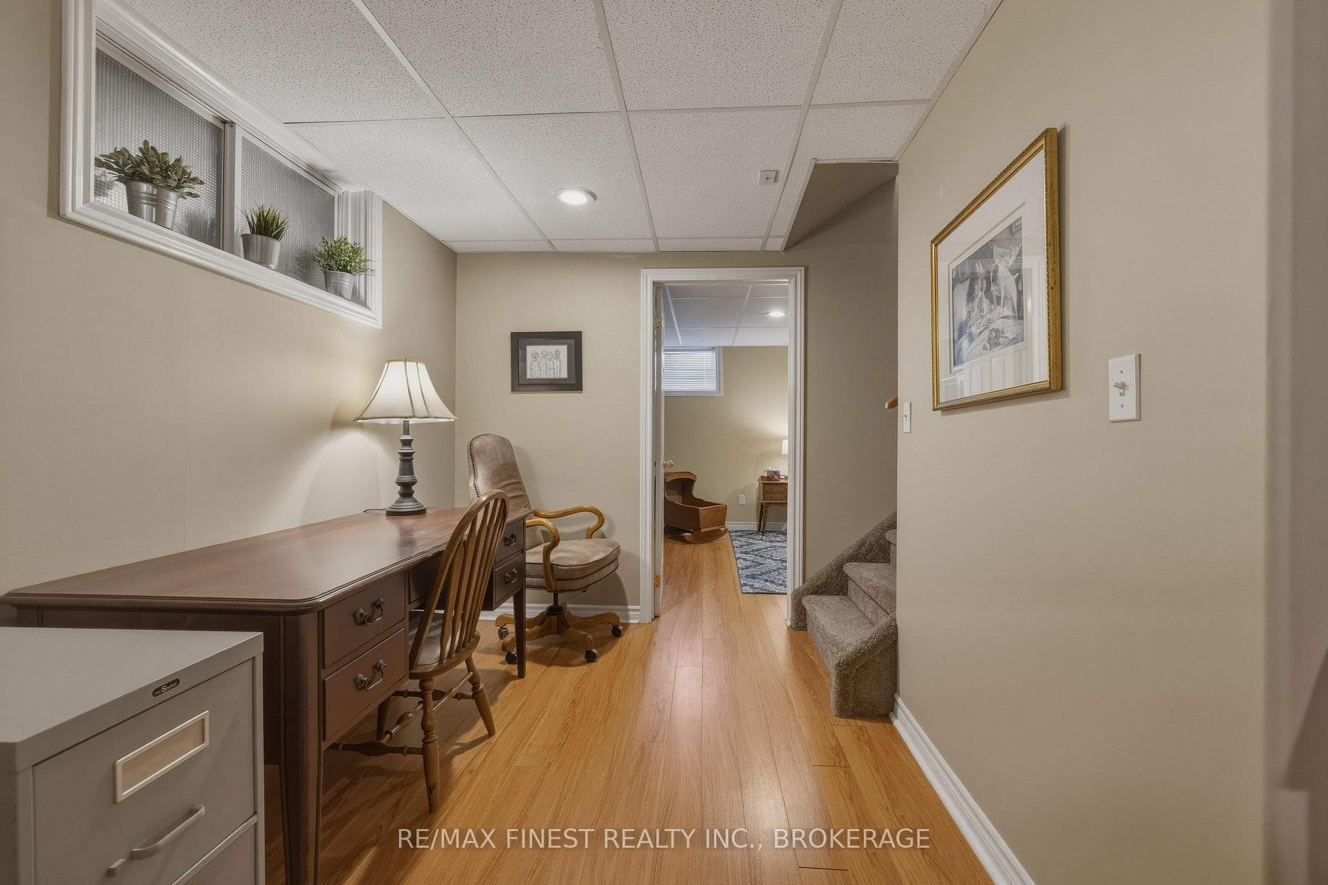 320 Friarhill Crescent photo 27