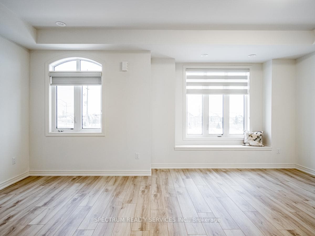 533 Dundas Street photo 14