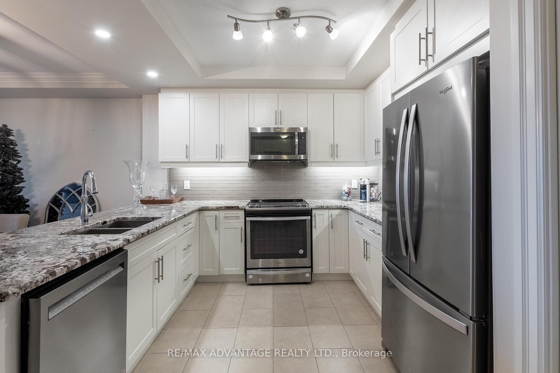 260 Villagewalk Boulevard Unit 603 photo 2