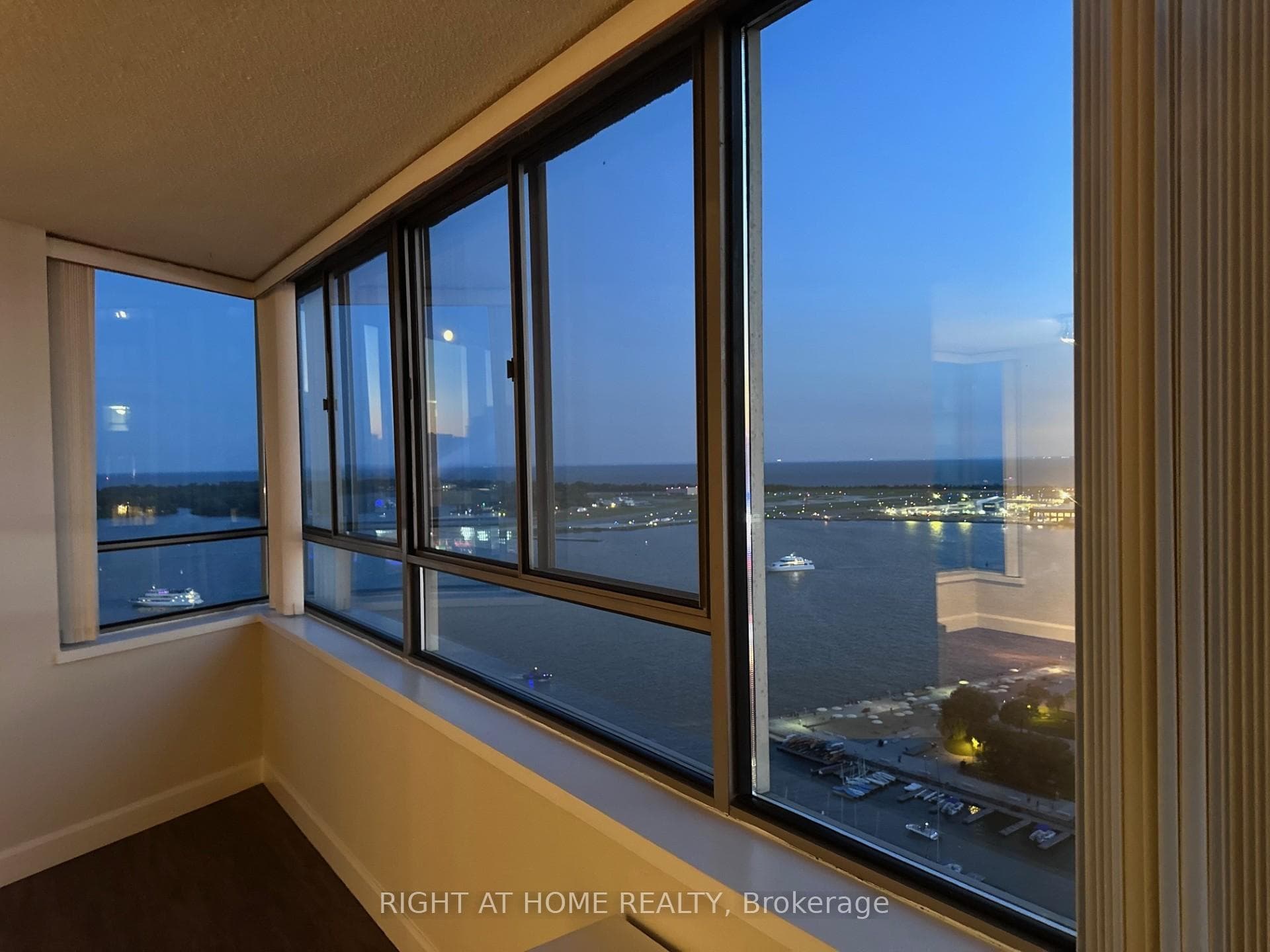 260 Queens Quay Unit 2502 photo 3