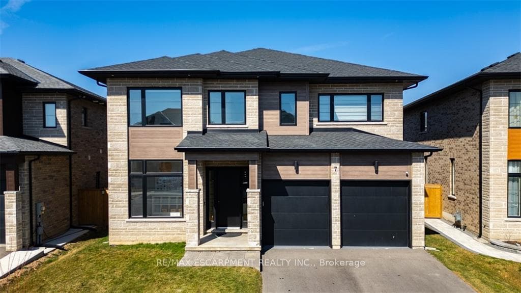 7 Lightfeather Place photo 1
