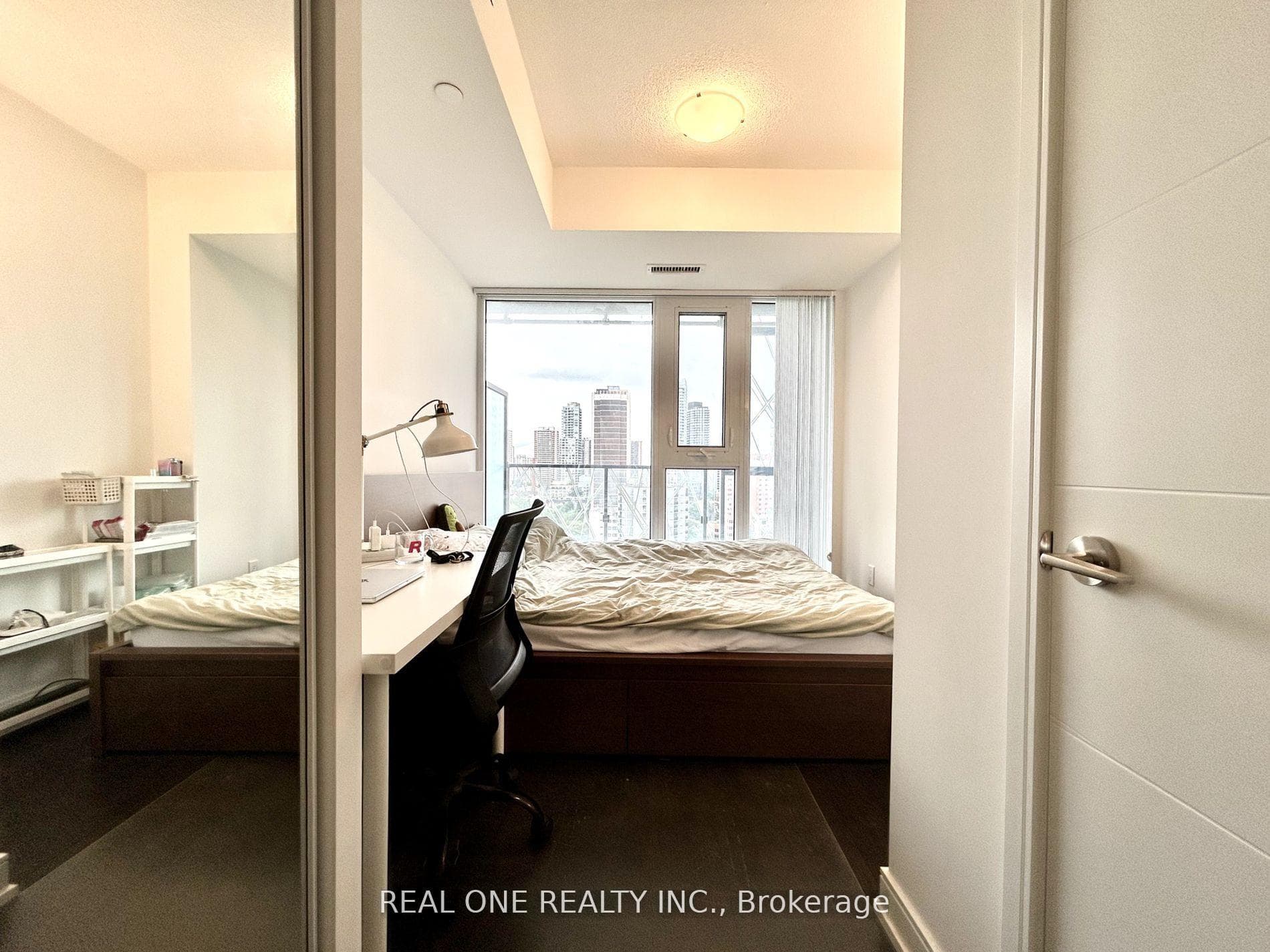 50 Wellesley Street Unit 1806 photo 9