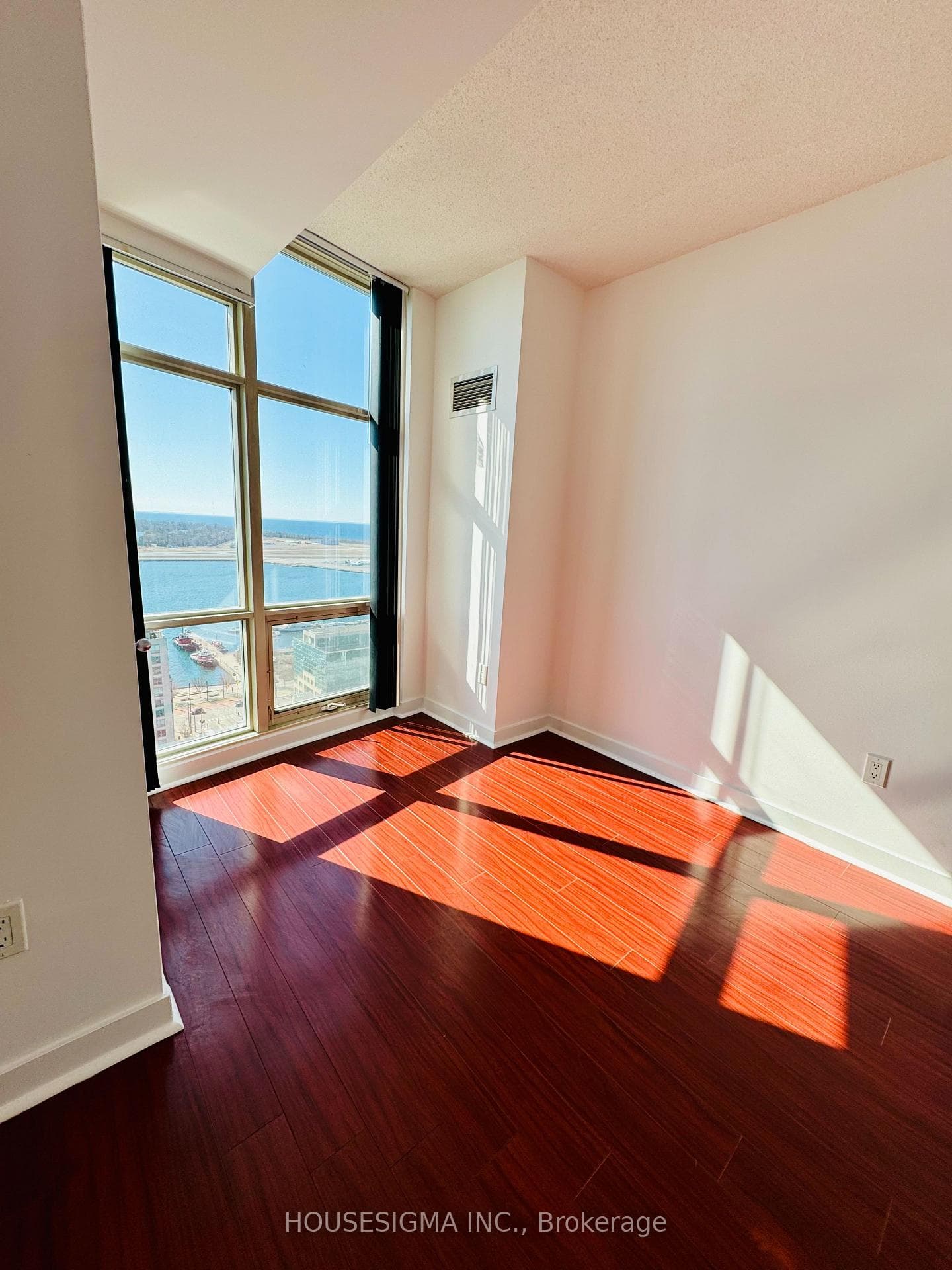 35 Mariner Terrace Unit 2810 photo 9
