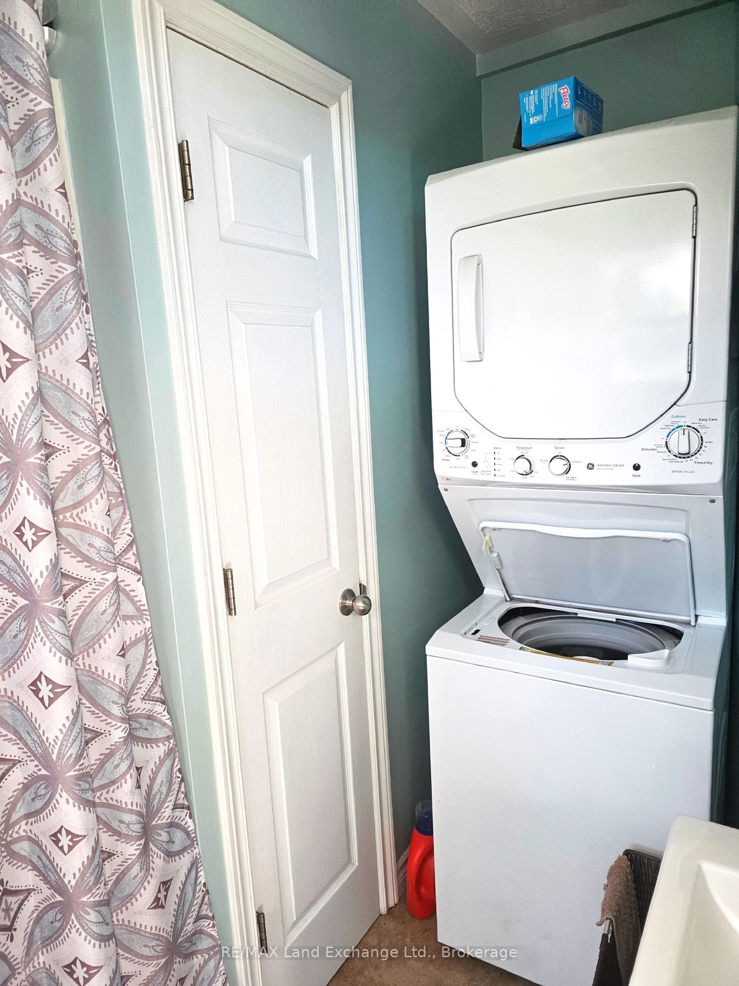 4 pc bathroom and laundry room