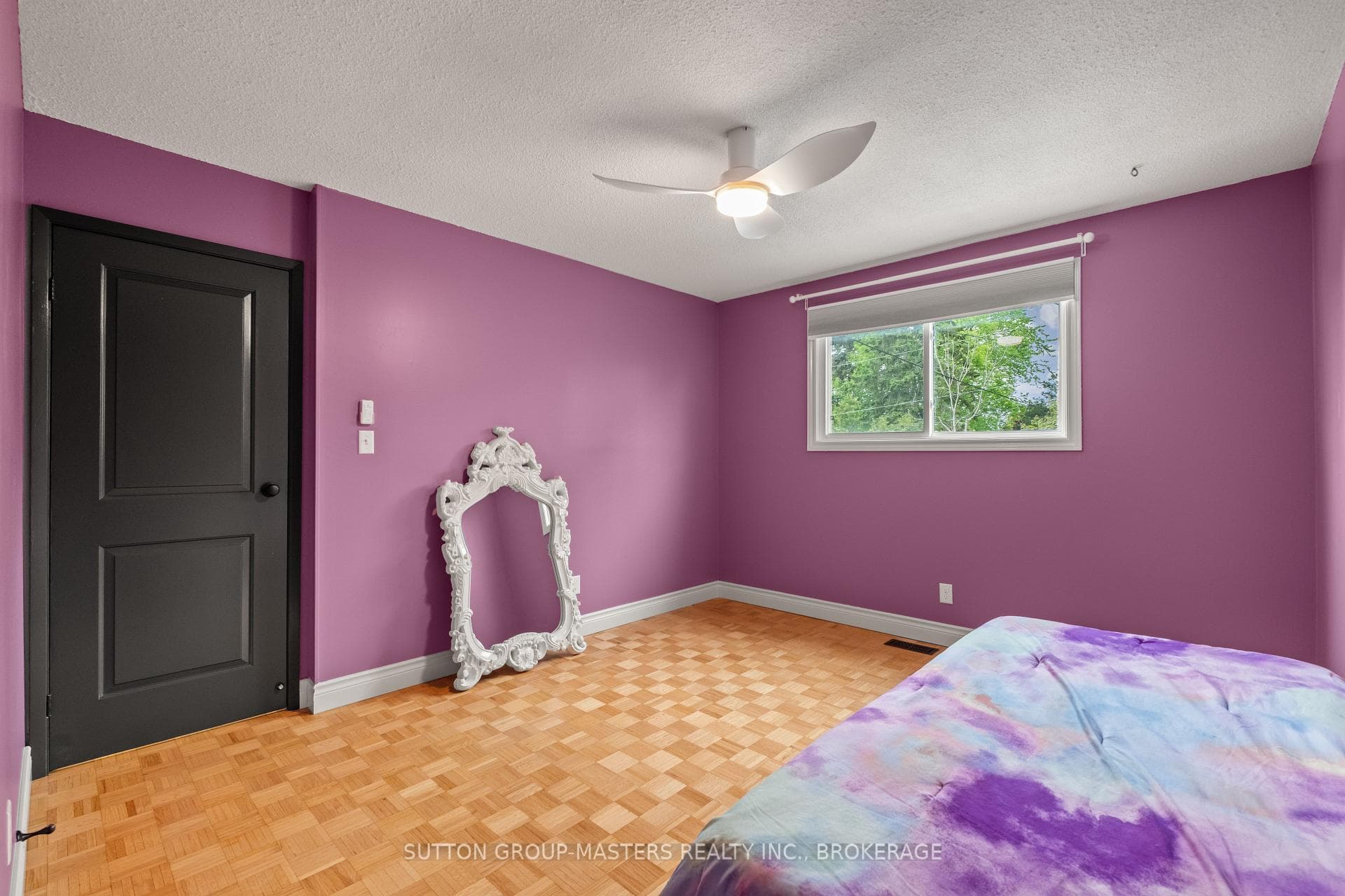154 Manitou Crescent photo 32