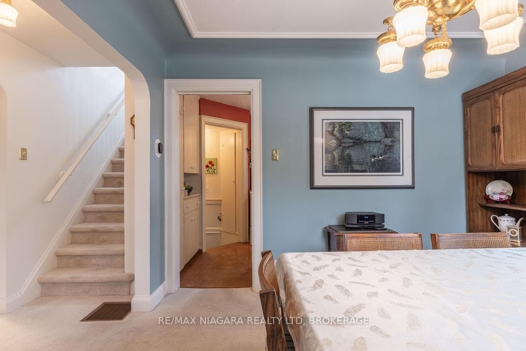 2 Gardiner Place photo 8