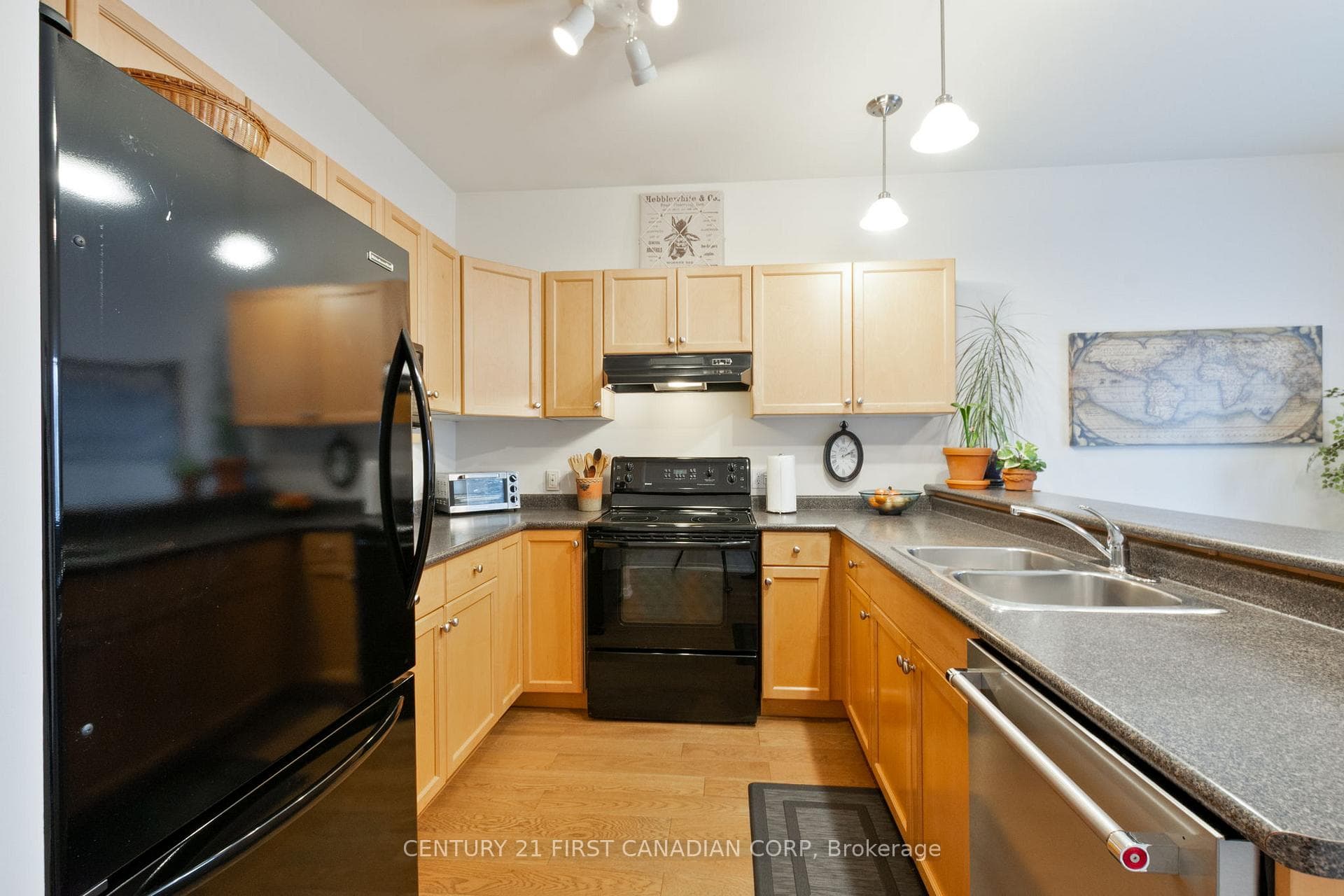 54 Willow Crescent photo 14