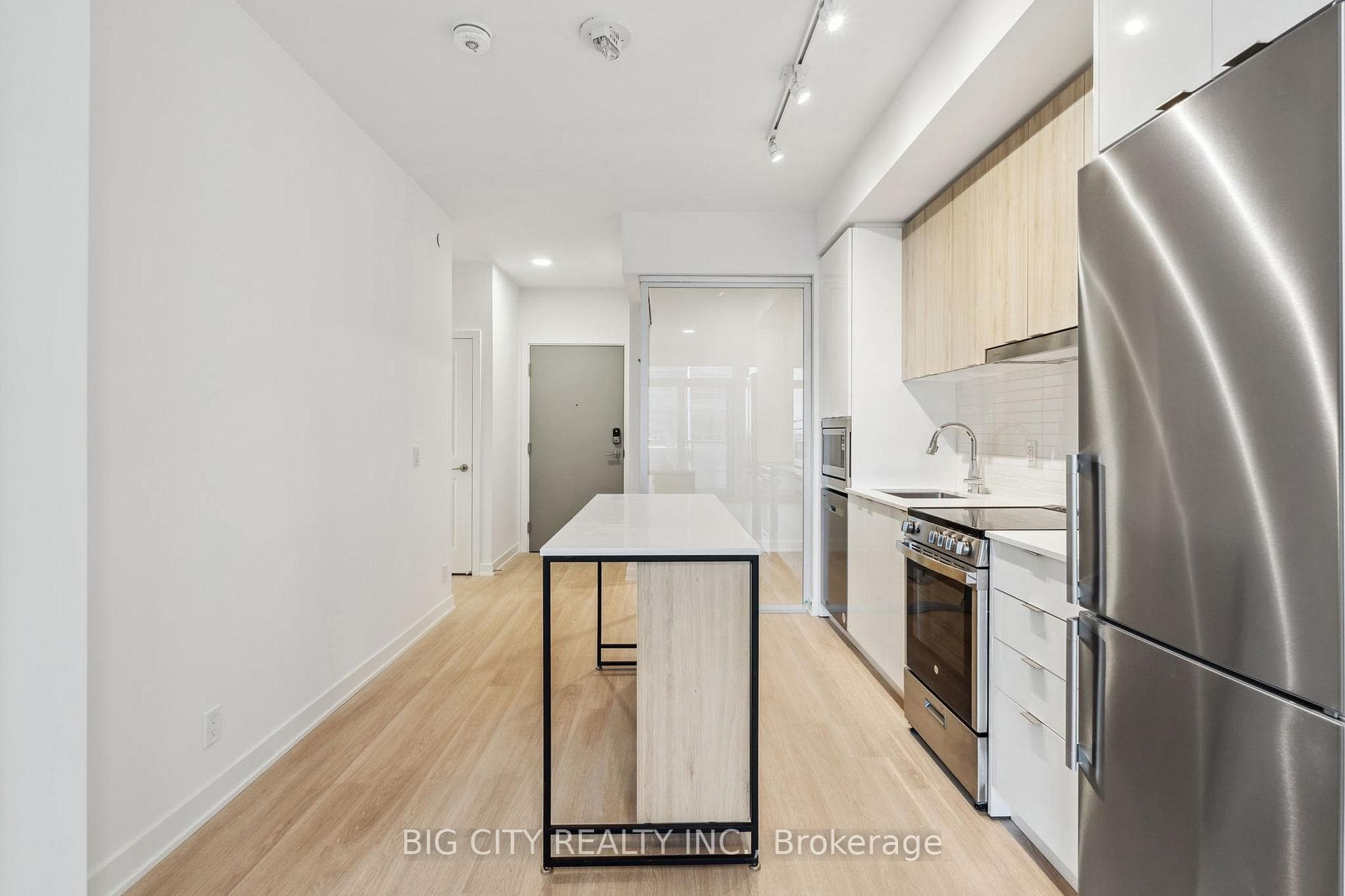 30 Upper Mall Way Unit 808 photo 5