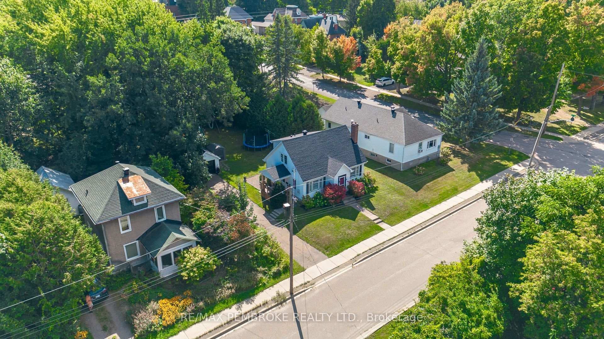 332 Esther Street photo 2