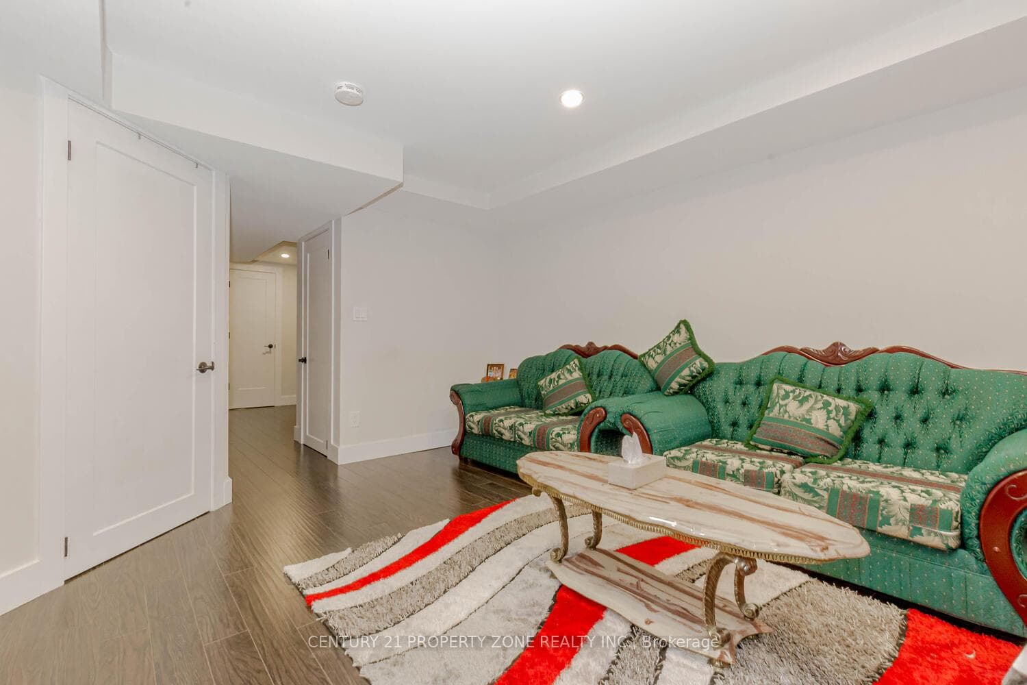 4 Carisbrooke Court photo 32