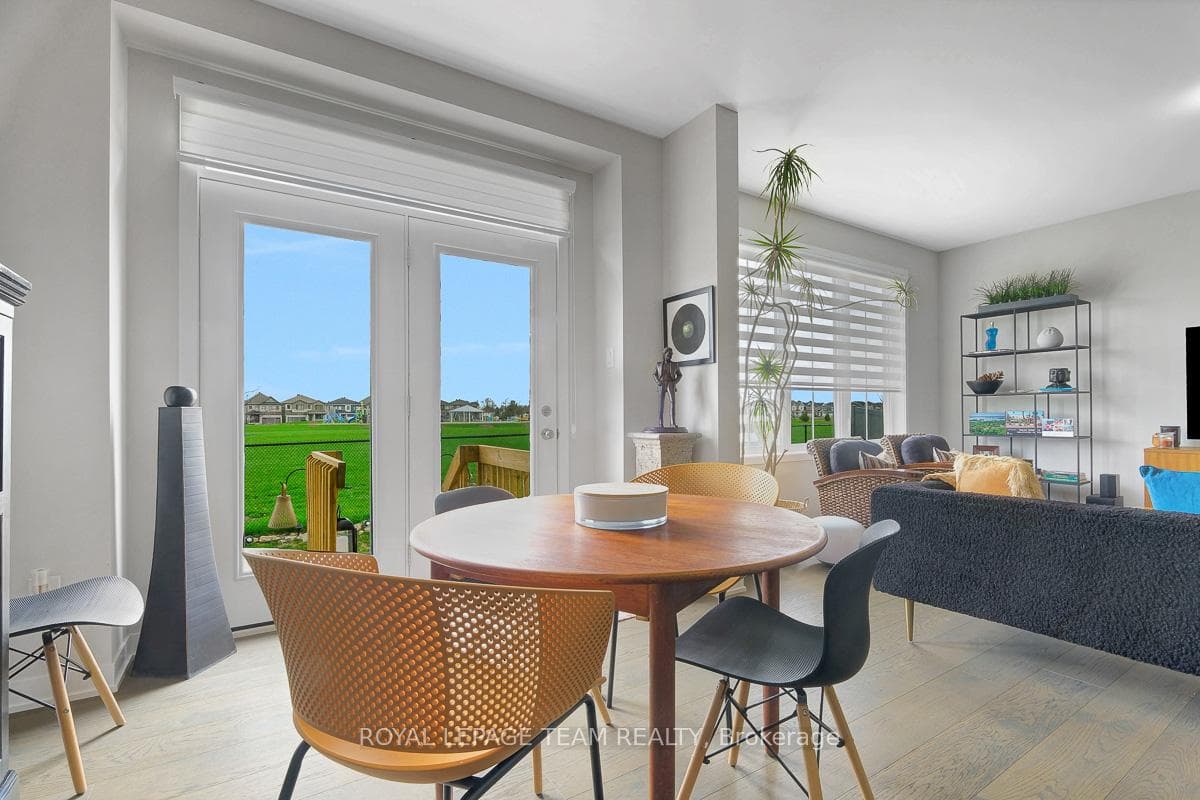 Eat-in Kitchen with access to the backyard