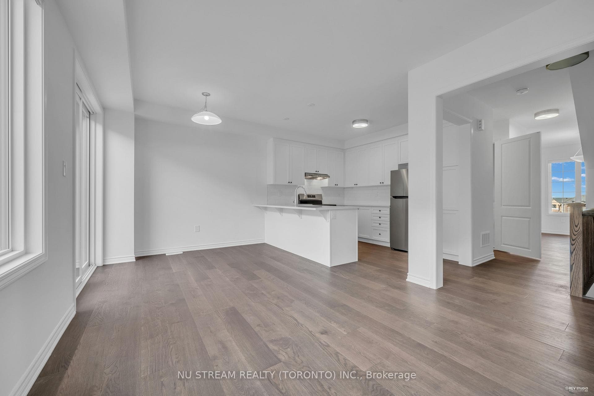 3072 Merrick Road photo 12