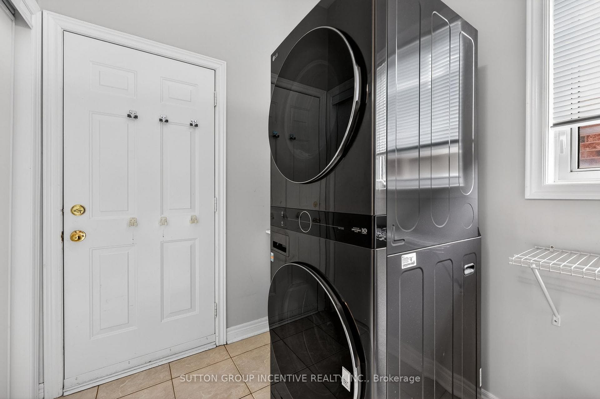 26 Prince Of Wales Drive photo 15