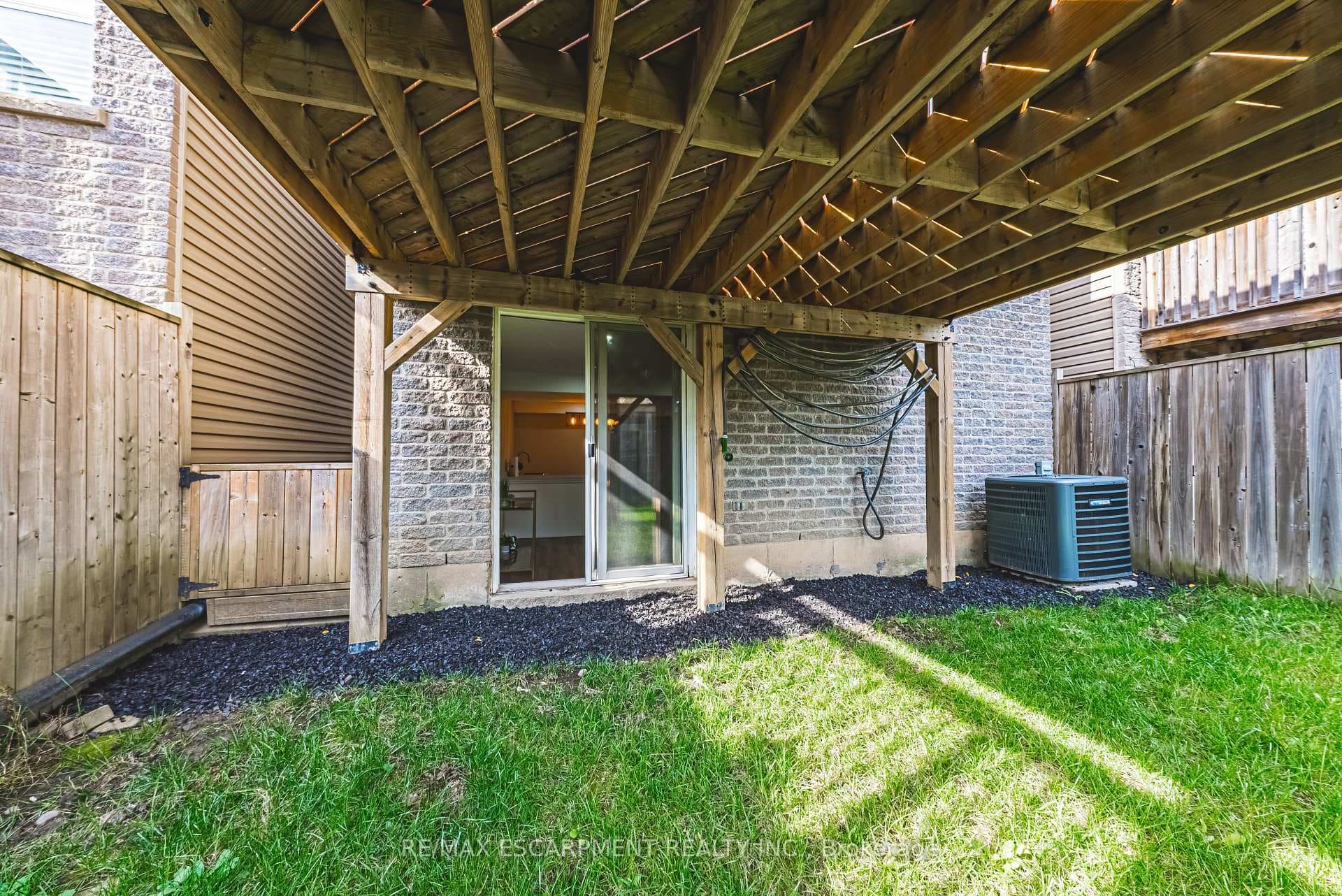 39 Thames Way photo 32