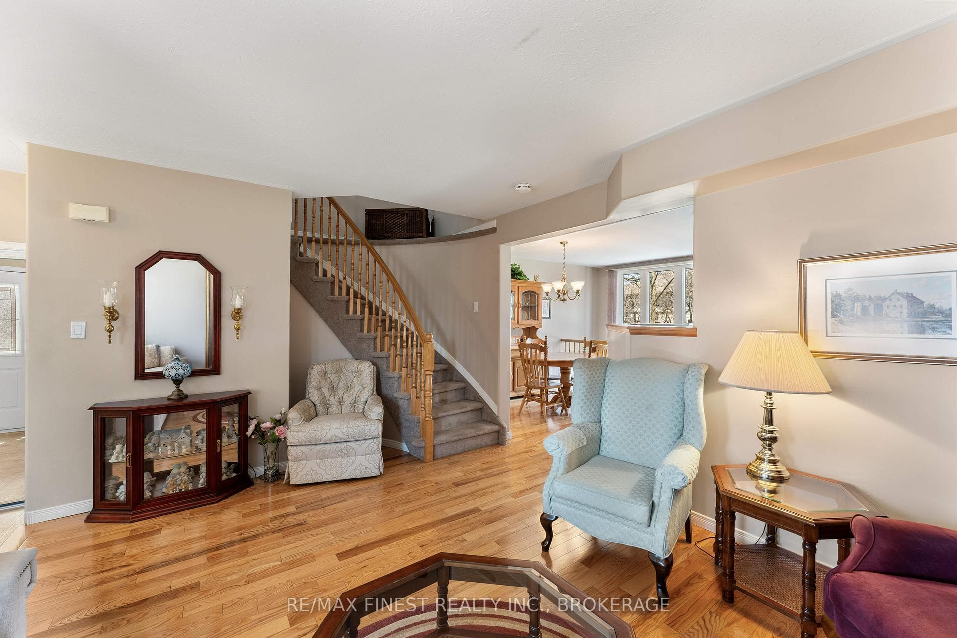 230 Ellesmeer Avenue photo 9