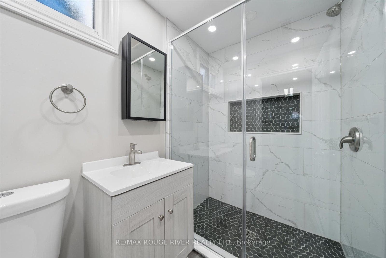 112 Wellington Avenue photo 27