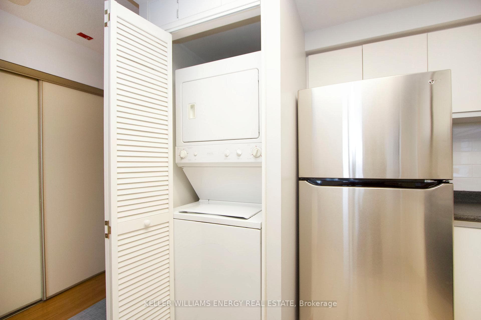 711 Rossland Road Unit 1104 photo 17
