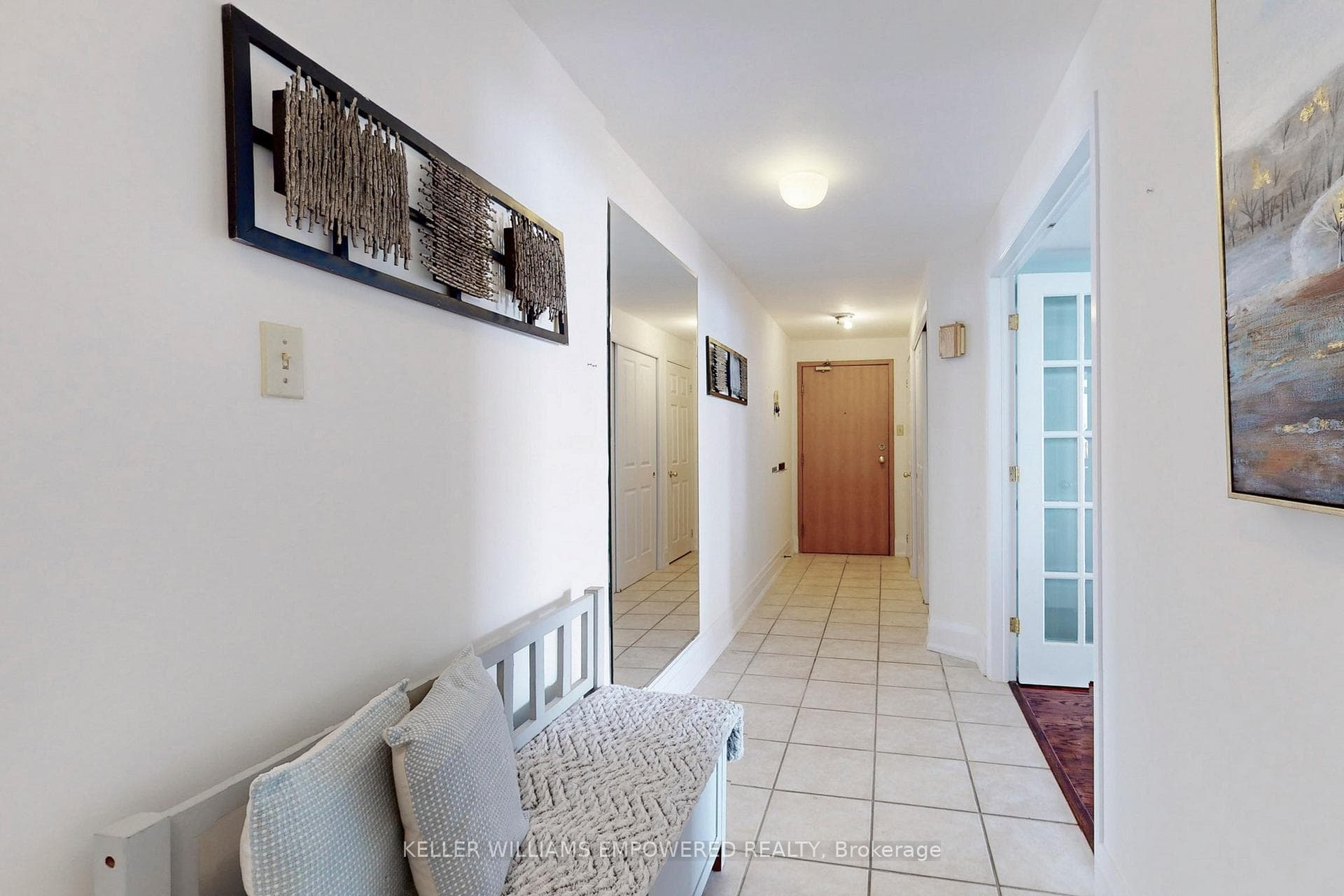 Separate side entrance to office area!