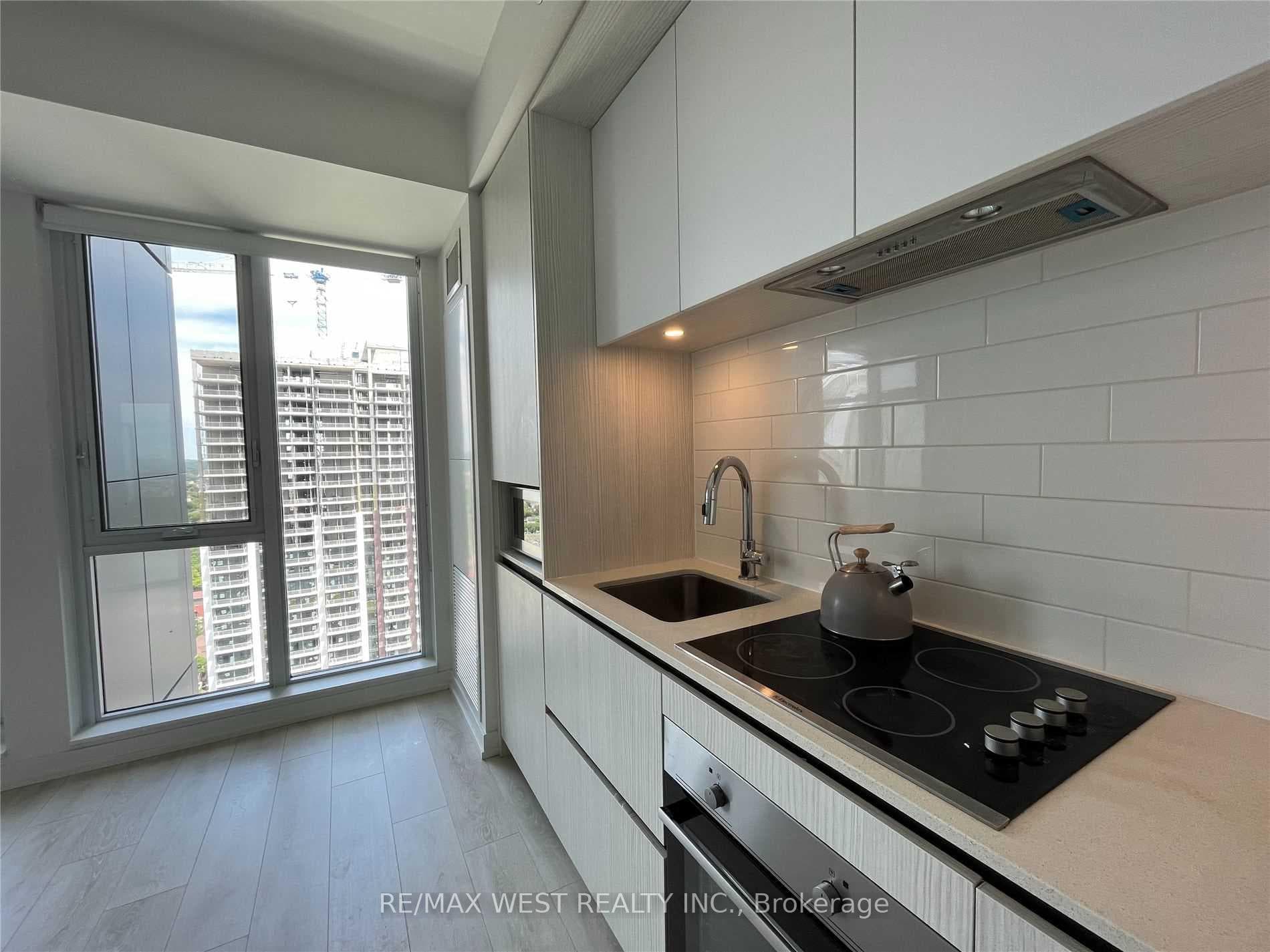 225 Sumach Street Unit 2702 photo 11