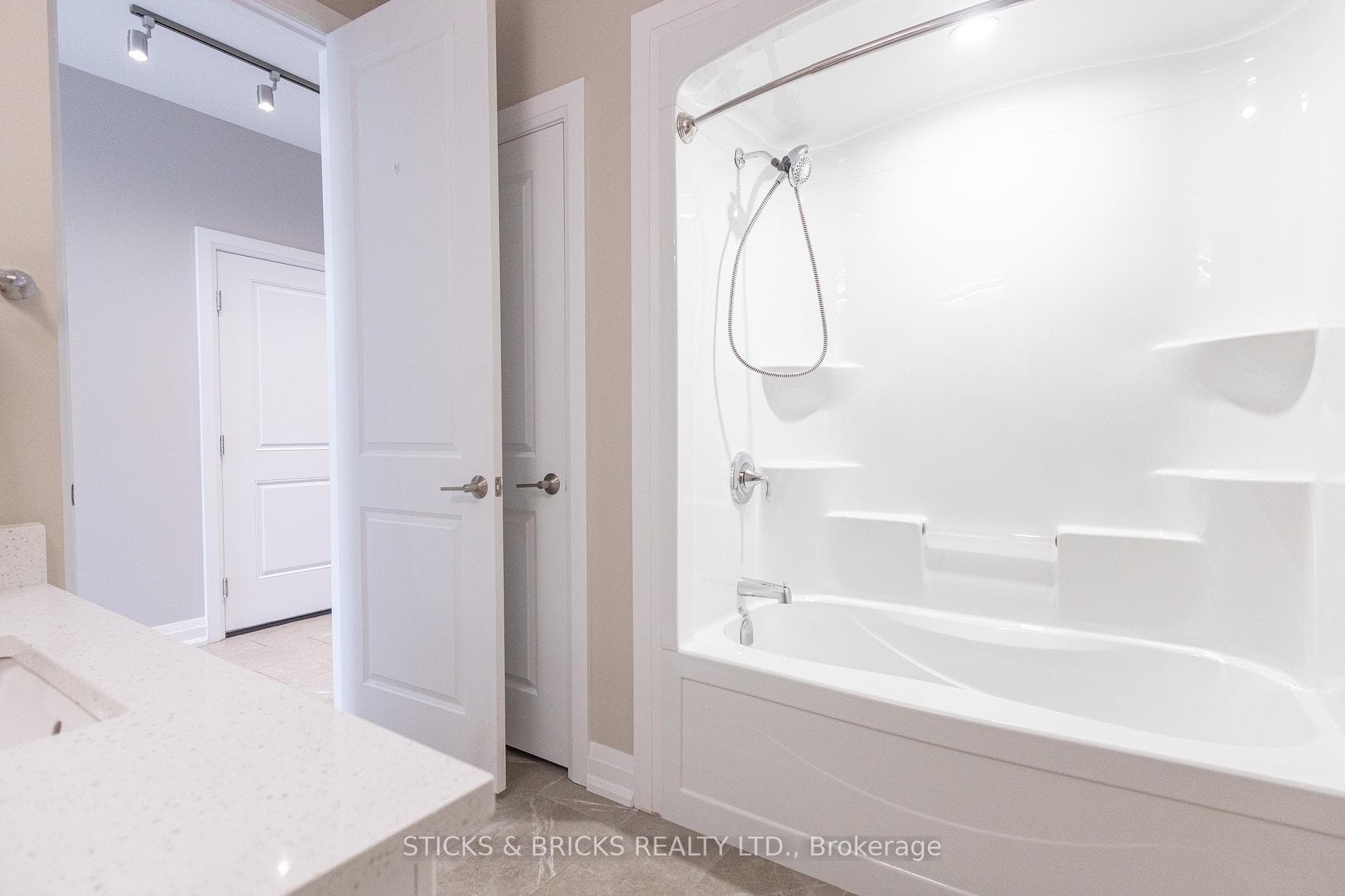 8974 Willoughby Drive Unit 49 photo 9