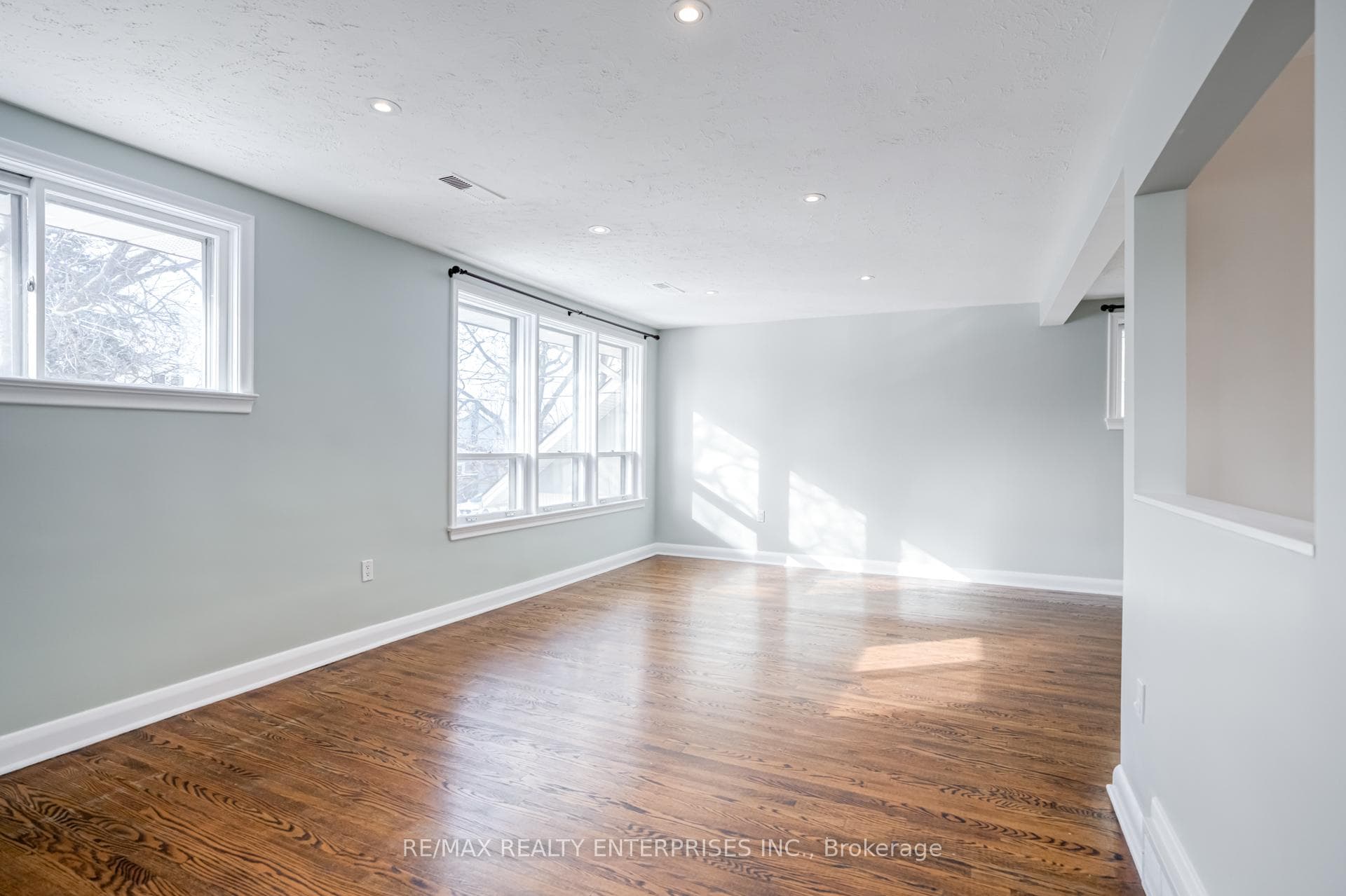 34 Elizabeth Street Unit A photo 3