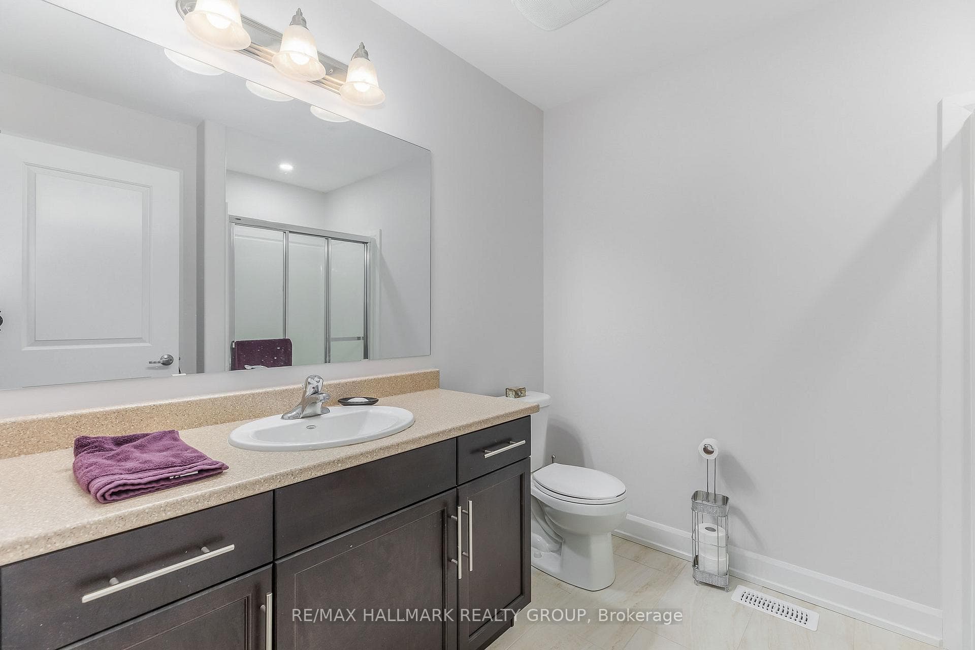 90 Vimy Ridge Crescent photo 16