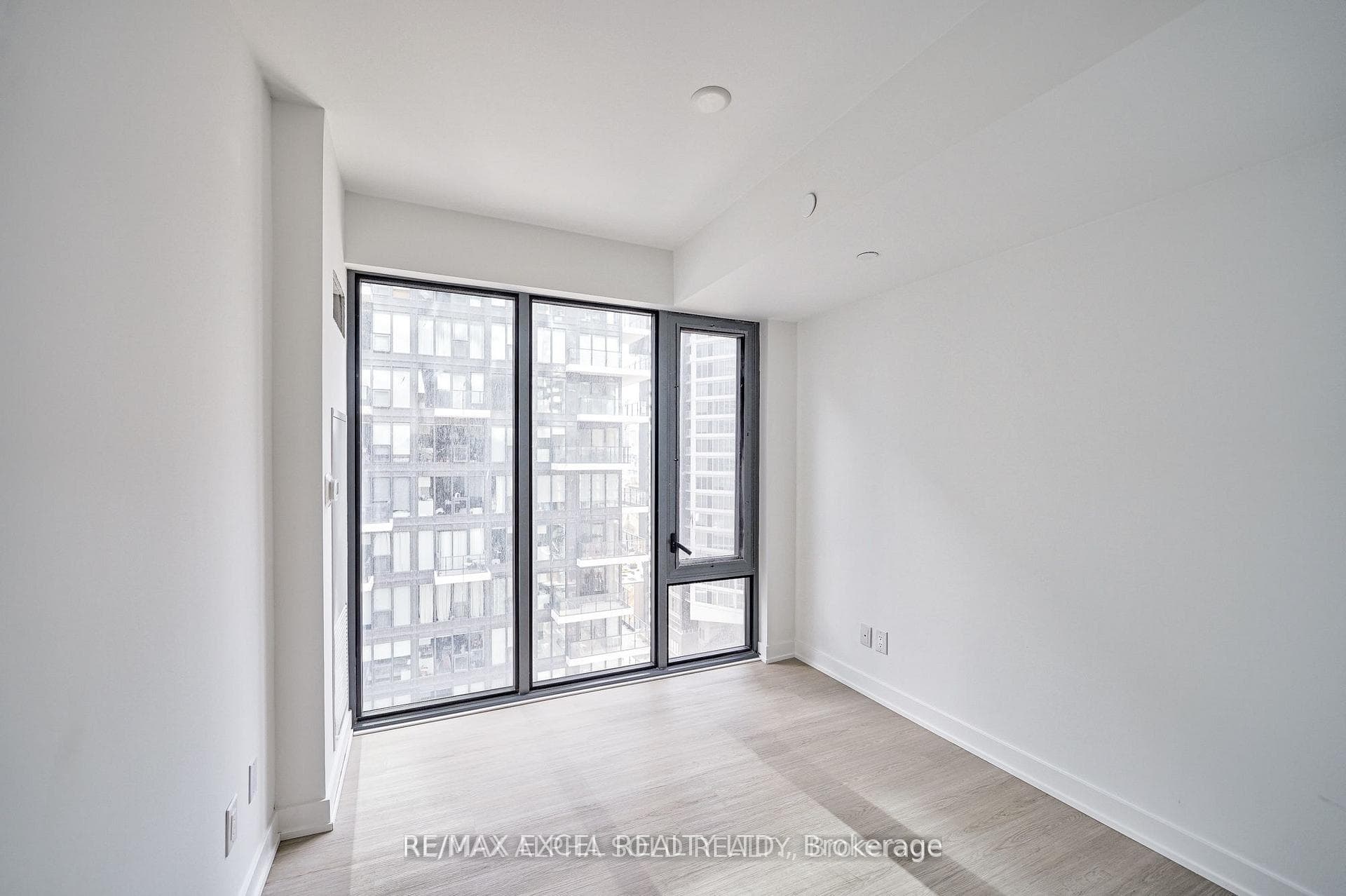 47 Mutual Street Unit 1402 photo 21