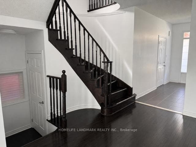 37 Napanee Street photo 2