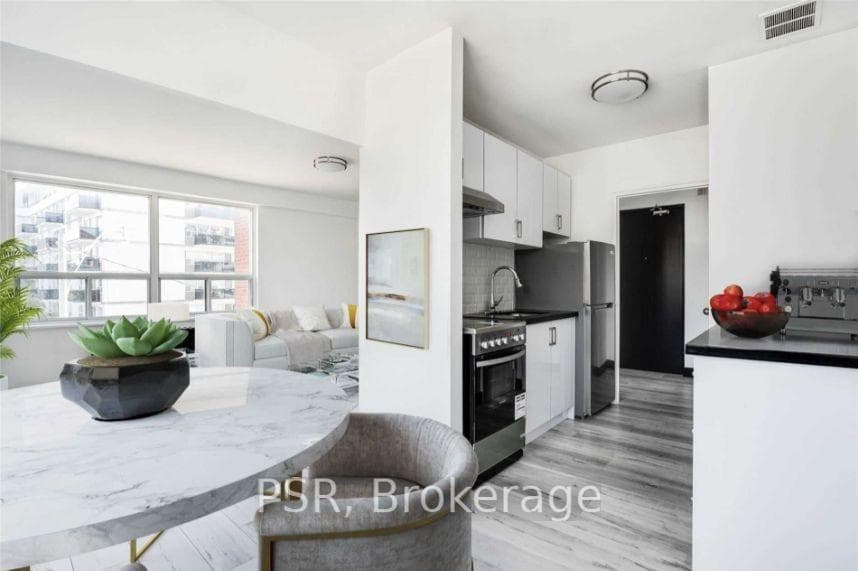 600 Eglinton Avenue Unit 207 photo 3