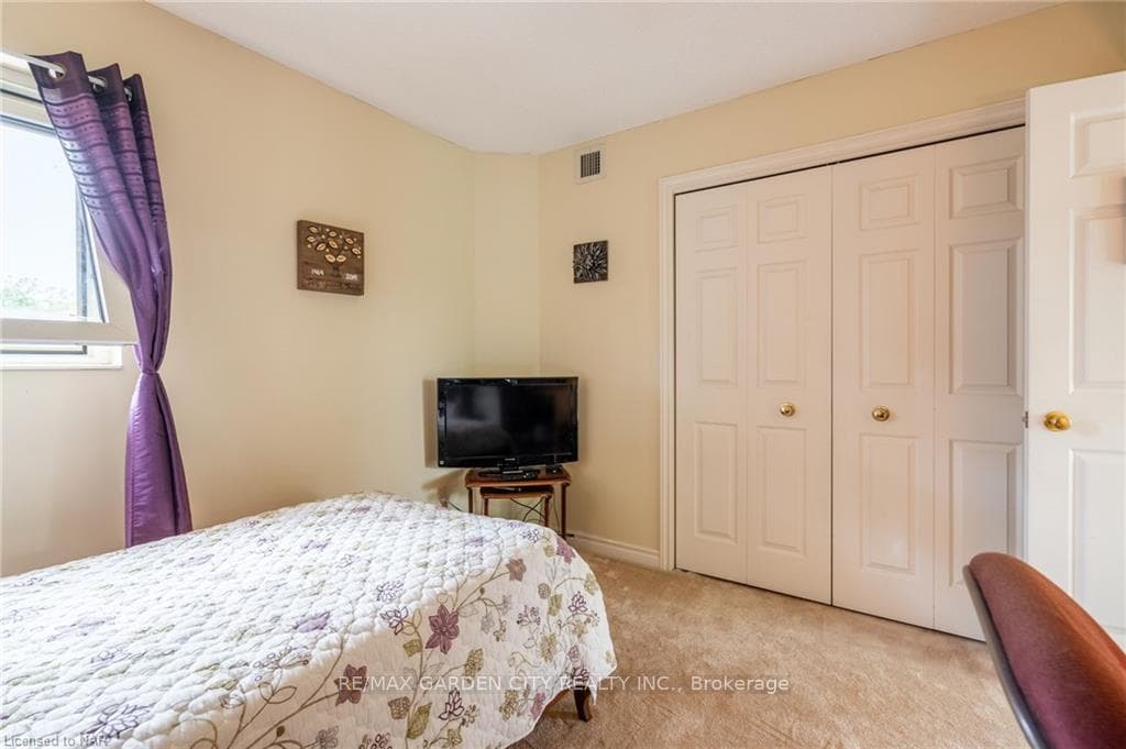 244 Lakeshore Road Unit 406 photo 31