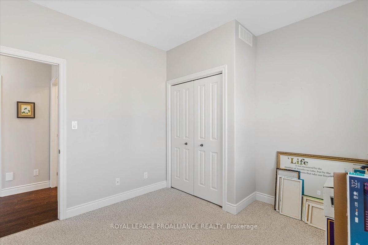 47 Farmington Crescent photo 20