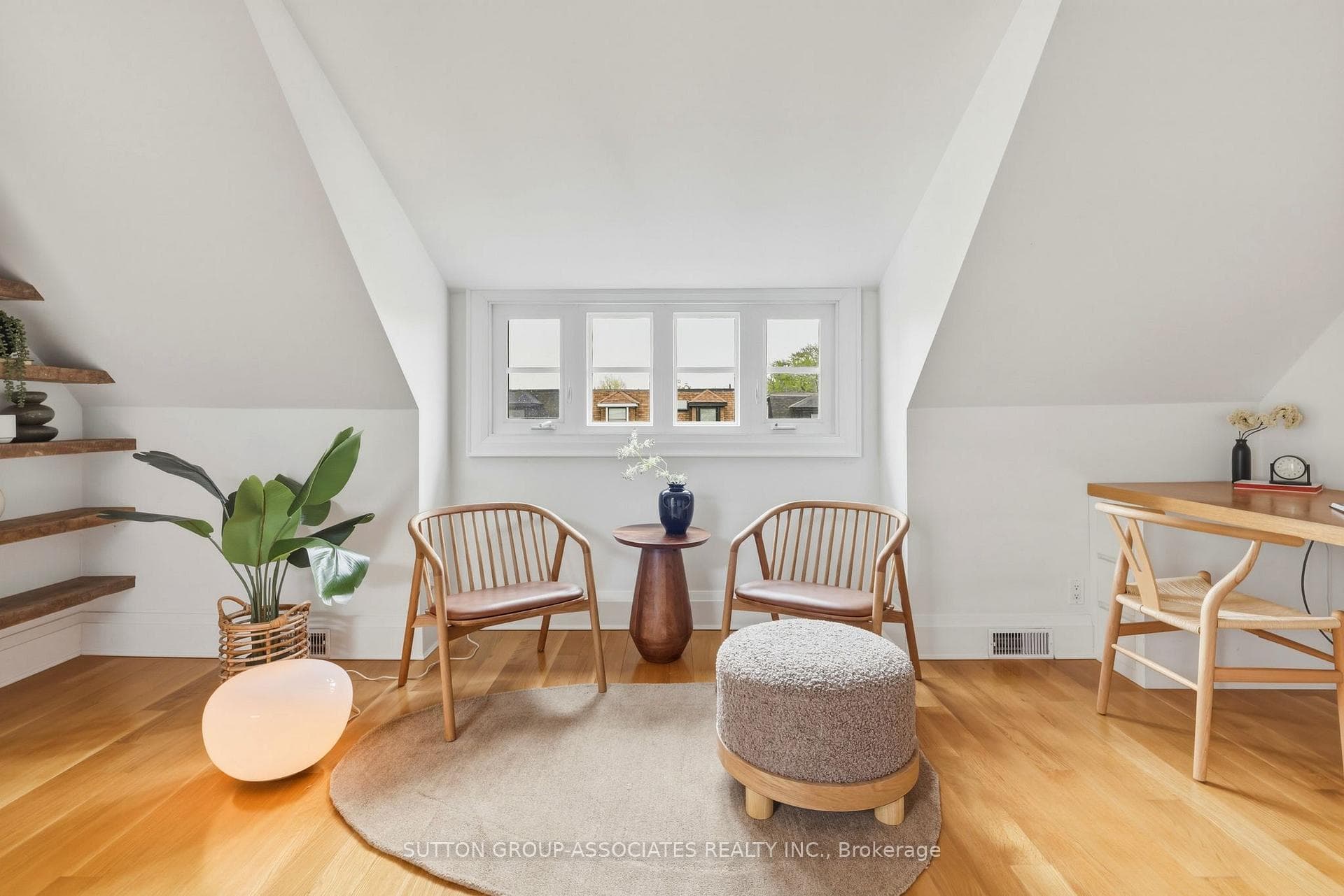 204 Beatrice Street photo 34