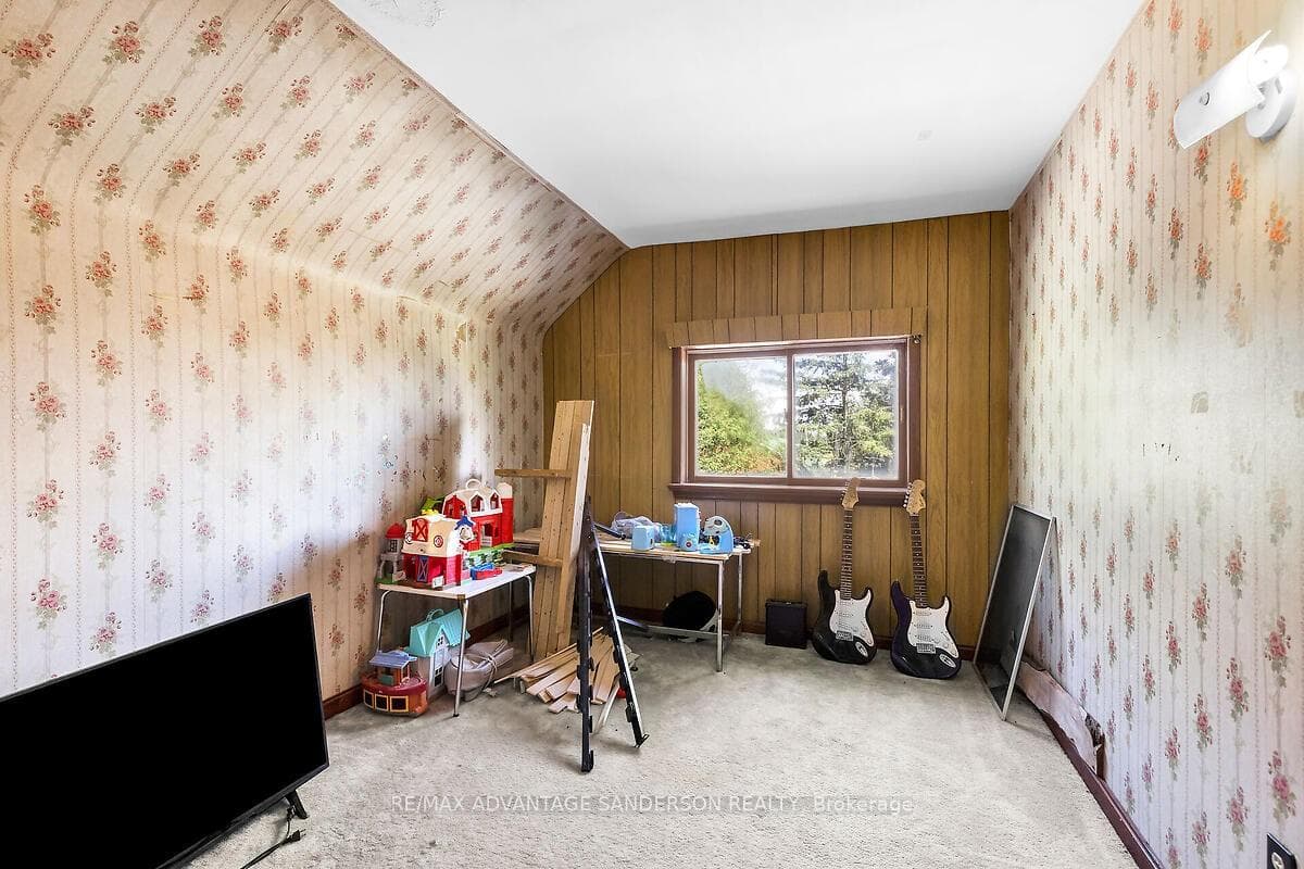 22342 Clarke Road photo 37