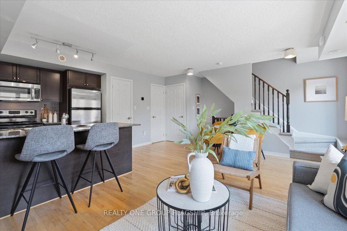 1 Ruttan Street Unit 201 photo 13