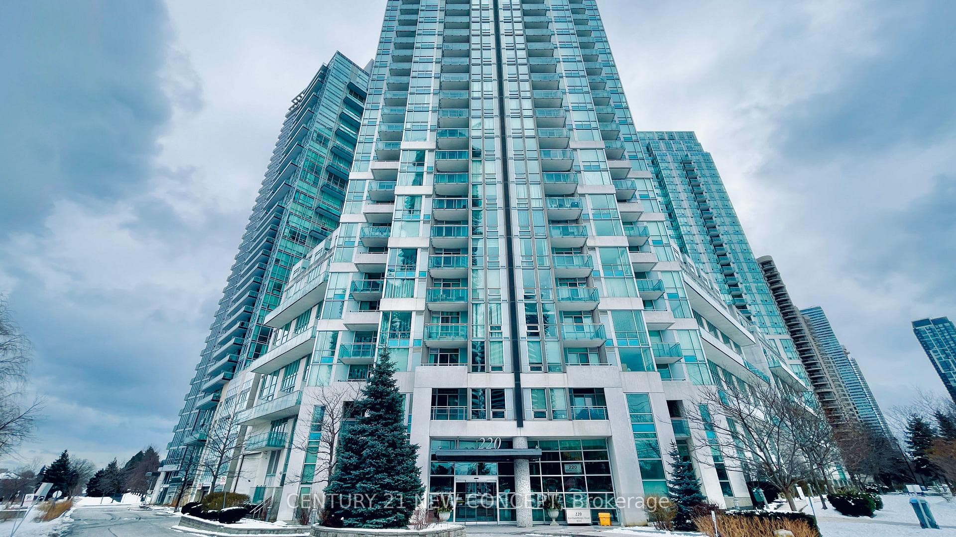220 Burnhamthorpe Road Unit 601 photo 1