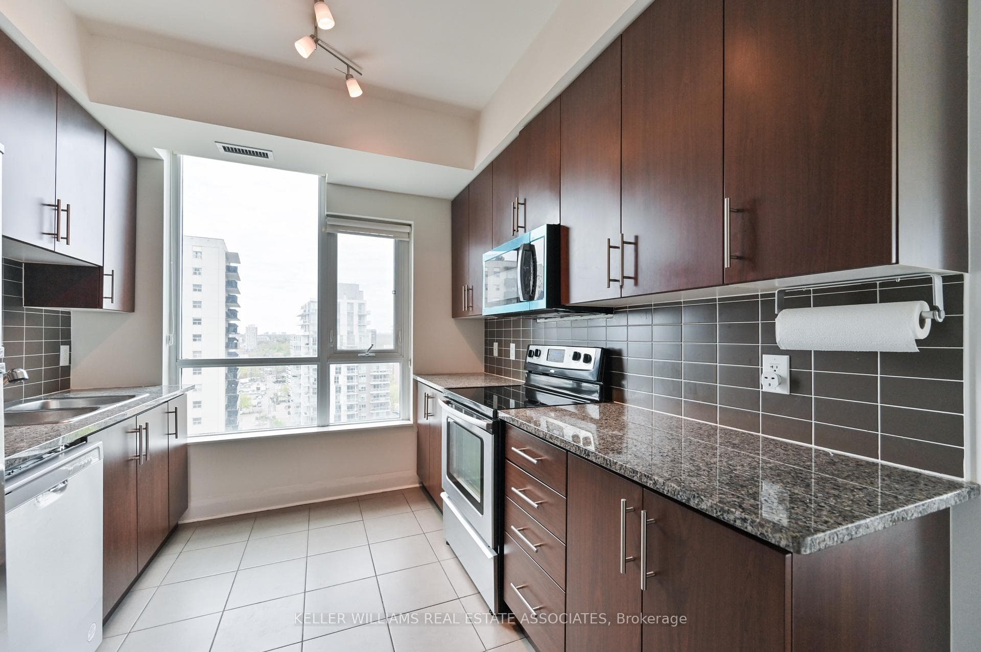 1 Hurontario Street Unit 1308 photo 14