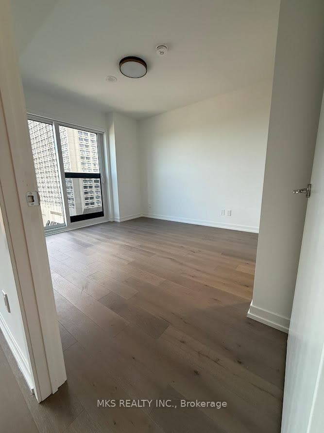 771 Yonge Street Unit 2507 photo 2