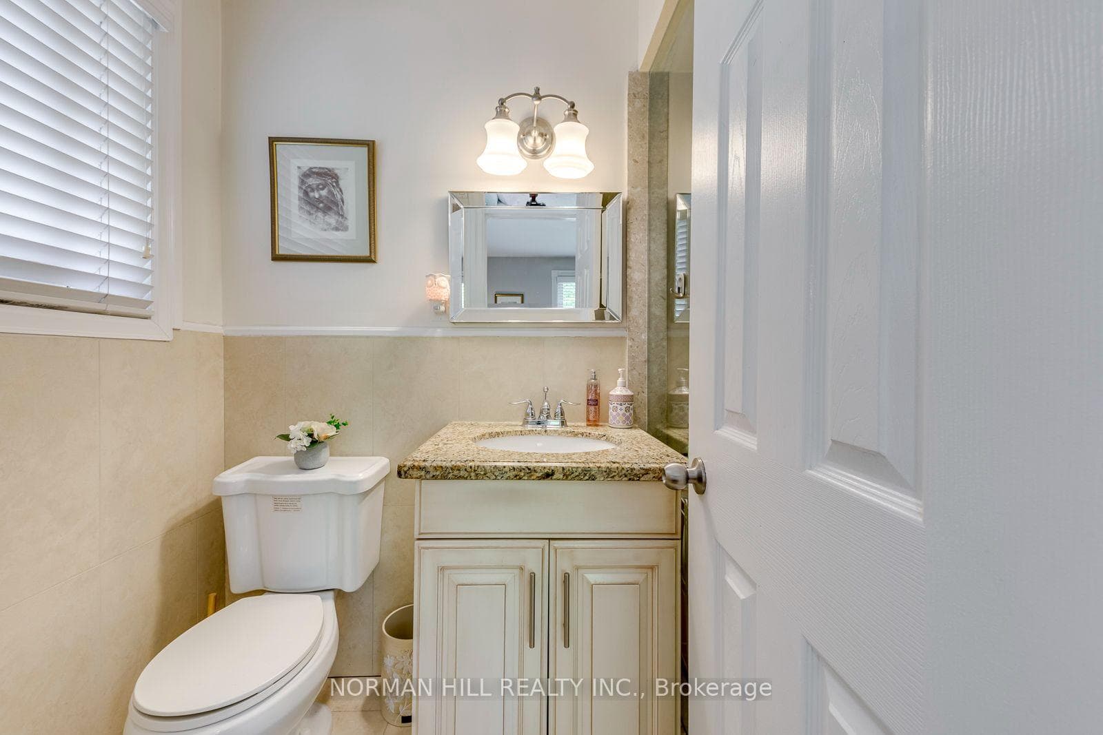 2491 Woburn Crescent photo 25